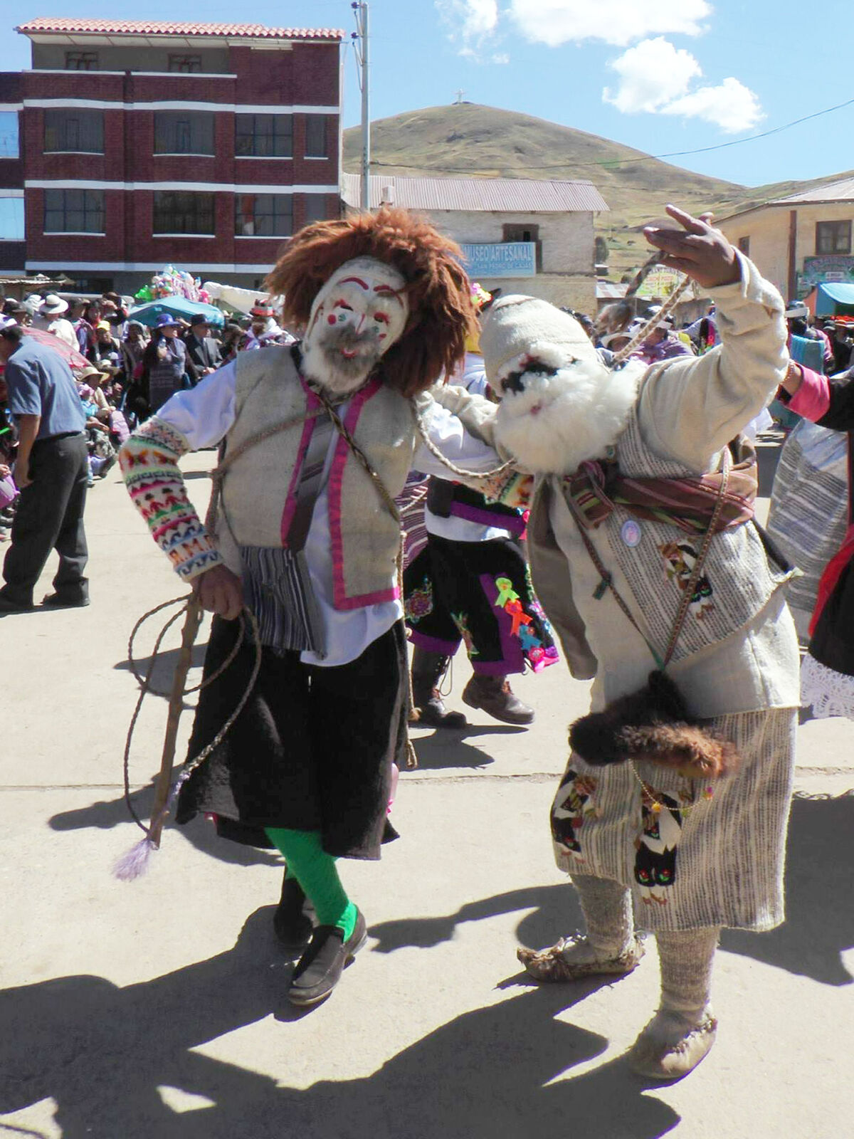 Danzantes chutos en fiesta patronal